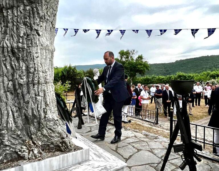 Κατάθεση Στεφάνου από τον Λάκη Βασιλειάδη στις εκδηλώσεις Μνήμης Άγρα-Μίγκα