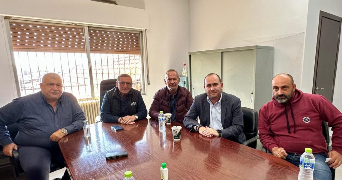 Συνάντηση Λάκη Βασιλειάδη με τον ΤΟΕΒ Καρυώτισσας