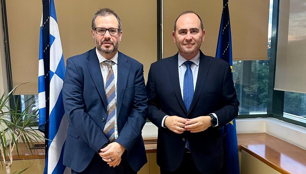 Συνάντηση Λάκη Βασιλειάδη με Υφυπουργό Περιβάλλοντος και Ενέργειας: «Παρέμβαση για δίκαιες ρυθμίσεις στο Εξοικονομώ 2025 και στο αγροτικό ρεύμα»