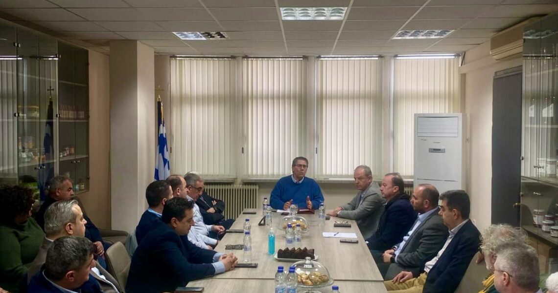 Στη Σύσκεψη για την πραγματοποίηση της σιδηροδρομικής σύνδεσης Θεσσαλονίκης – Έδεσσας (μέσω Γιαννιτσών) στην Π.Ε. Πέλλας, ο Λάκης Βασιλειάδης: «Μόνο με συστηματική συνεργασία θα βάλουμε το έργο σε ράγες!»