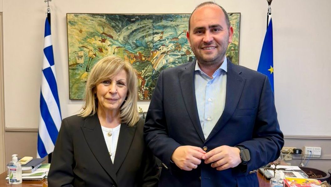 Συνάντηση Λάκη Βασιλειάδη με την Περιφερειάρχη Κεντρικής Μακεδονίας: «Φυσικό αέριο στην Αλμωπία , Πάρκινγκ στα Γιαννιτσά και υπογραφή του έργου για την οδική ασφάλεια της εθνικής οδού Θεσσαλονίκης – Έδεσσας»